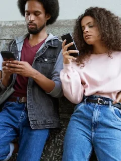 Social Media's Impact on Fashion: Staying Ahead of Trends - Cover Image