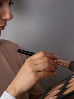 Contouring 101: Master Face Sculpting with Easy Techniques - Cover Image