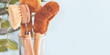 How to Clean Your Makeup Brushes to Prevent Breakouts Effectively - Cover Image
