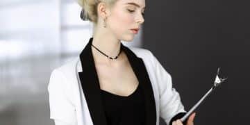 The Art of Accessorizing for a Job Interview: Tips for Impression - Cover Image